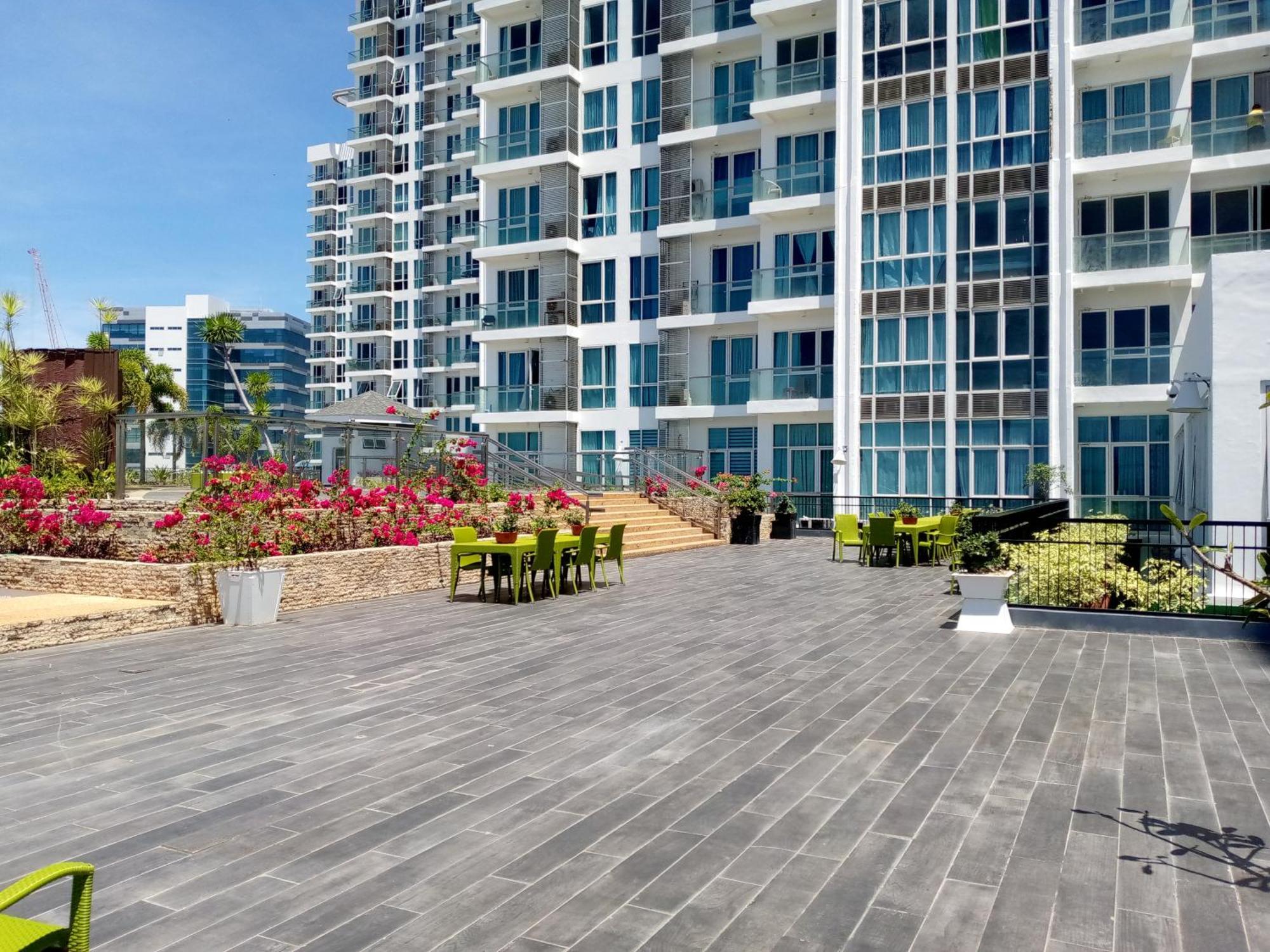 Mactan Newtown 8 Boulevard Deluxe Punta Engano  Luaran gambar